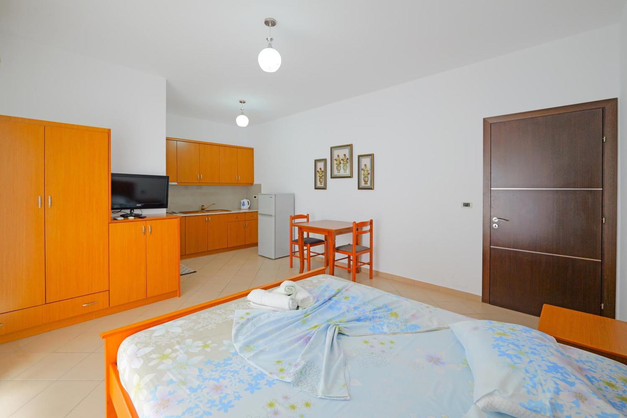 Vila Marina Apartments Саранда Экстерьер фото